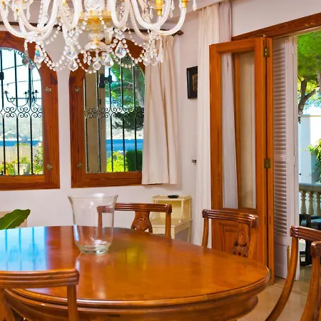Villa Tita De Manresa, Con Jardines Y Vista Mar