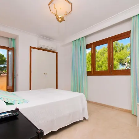 Tita De Manresa, Con Jardines Y Vista Mar فيلة