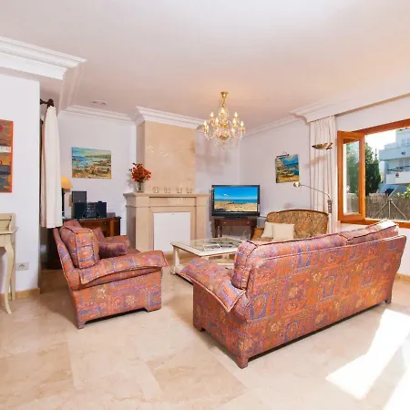 Villa Tita De Manresa, Con Jardines Y Vista Mar
